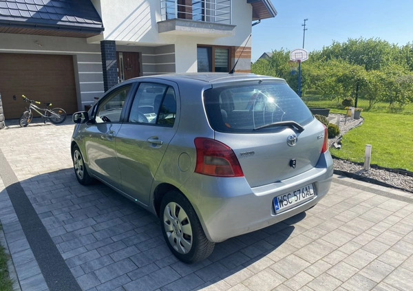 Toyota Yaris cena 10900 przebieg: 260000, rok produkcji 2006 z Sochaczew małe 16